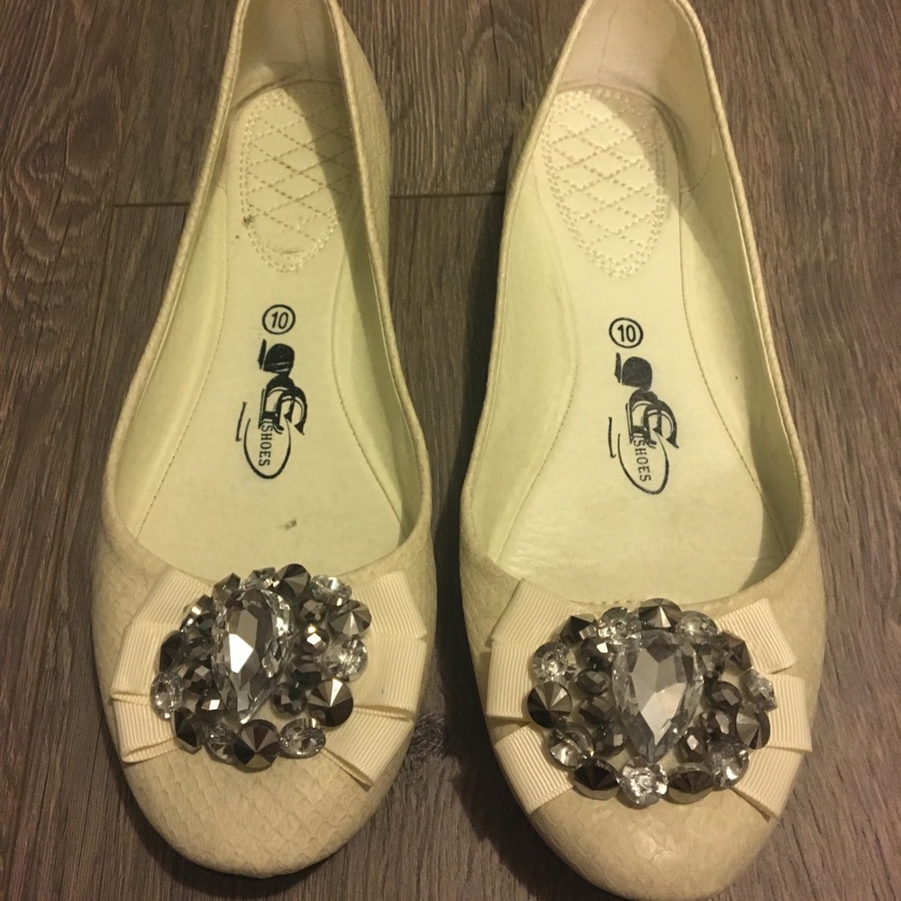 Winter white dressy flats sz 10
